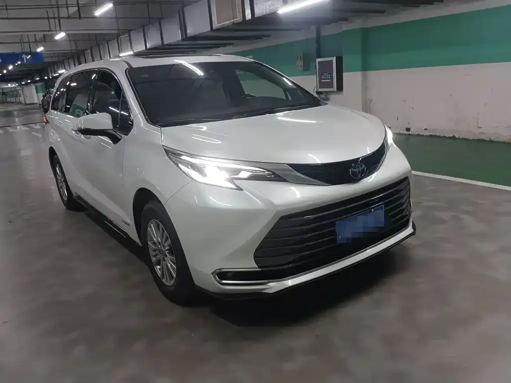 Toyota Sienna — фото 8