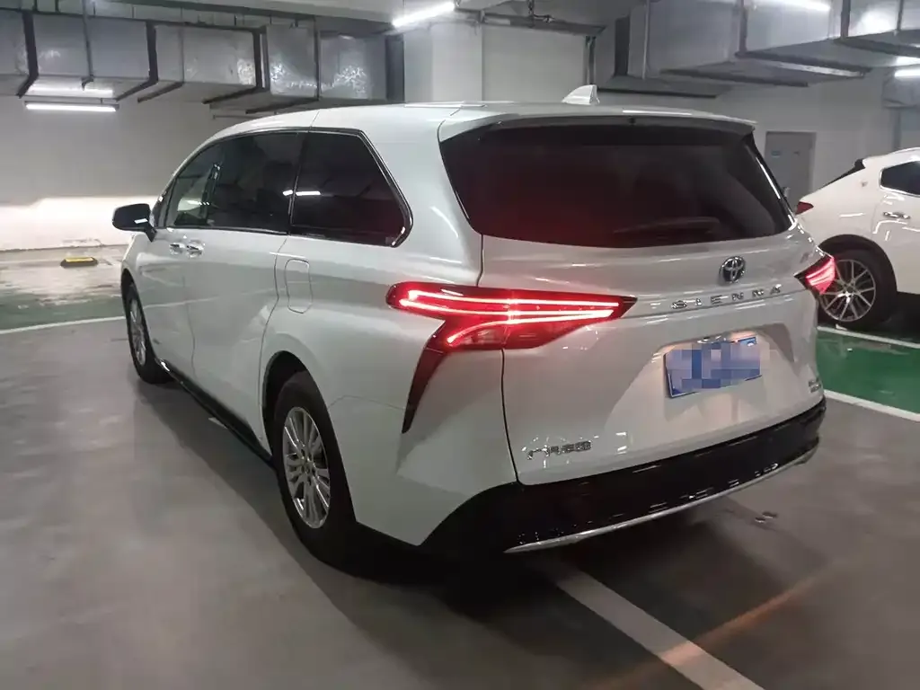 Toyota Sienna — фото 5
