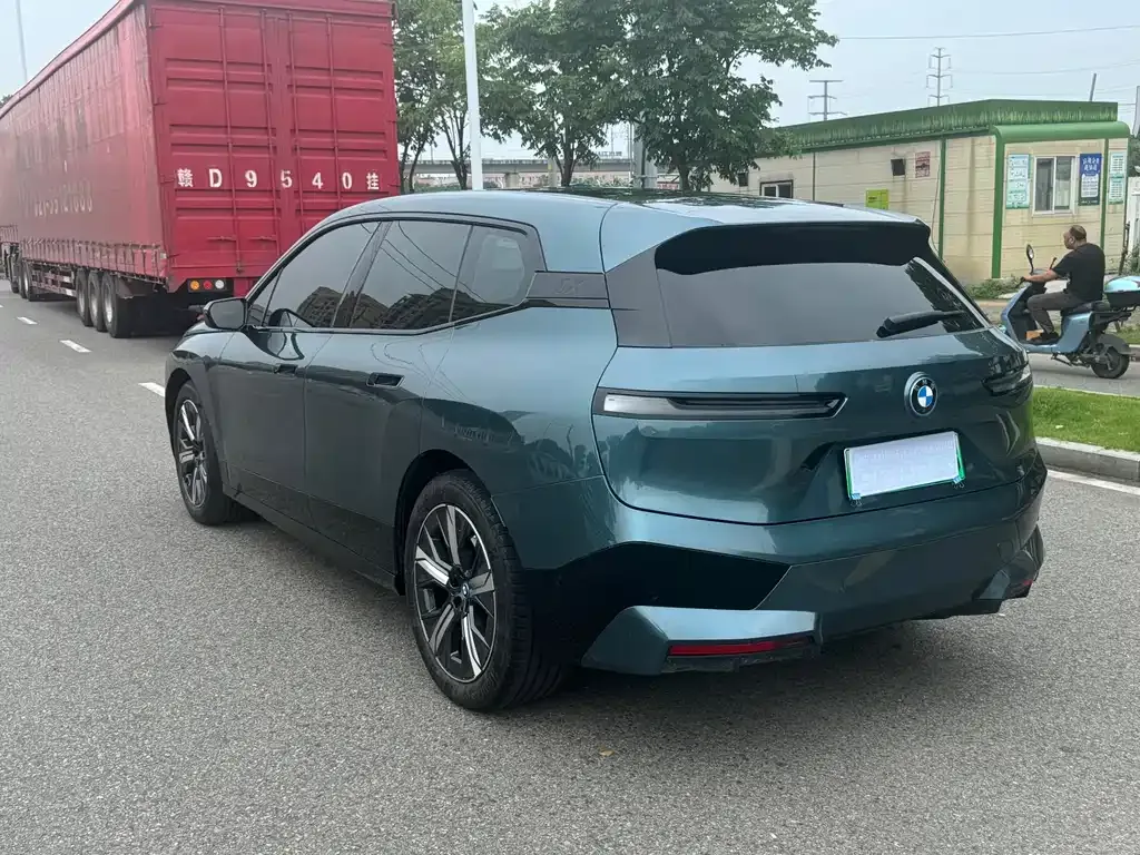 BMW iX — фото 10