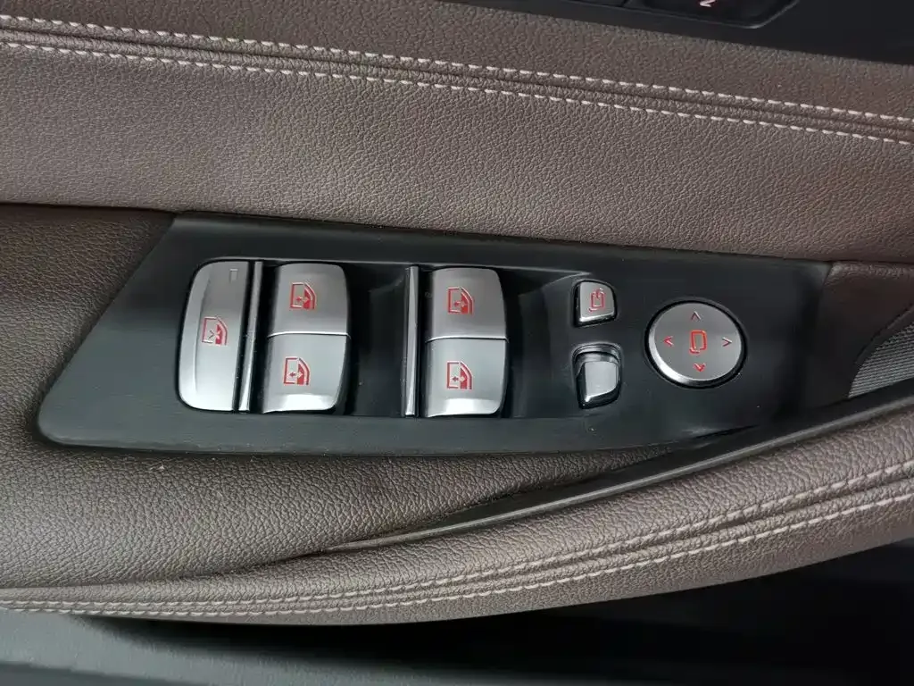 BMW 5 Series — фото 10