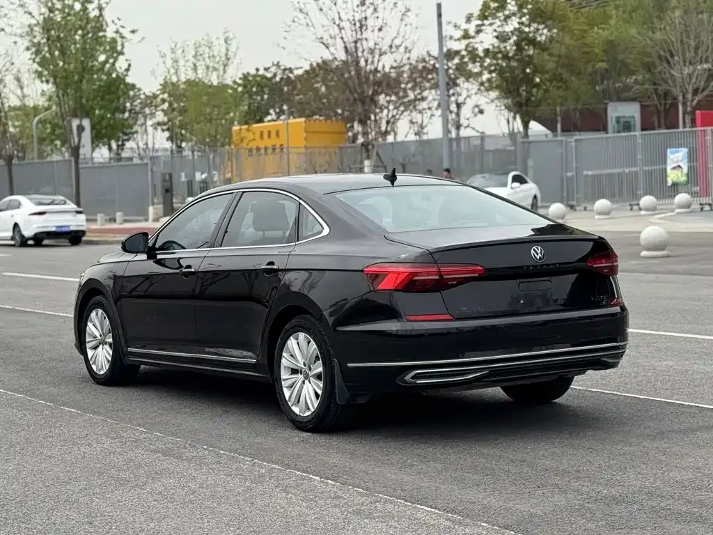 Volkswagen Passat — фото 9