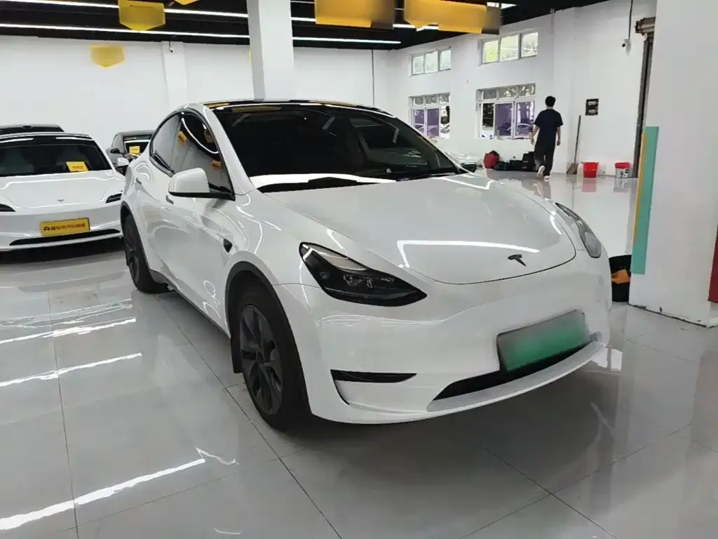 Tesla Model Y — фото 2