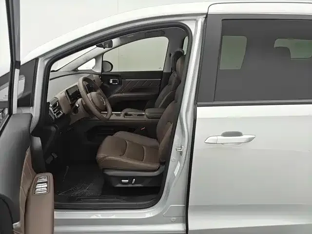 Wuling Starlight 730 New Energy — фото 9