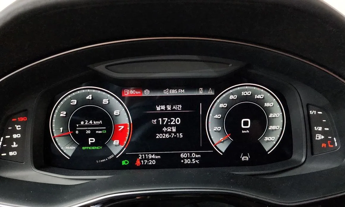 Audi SQ7 2025 из KR, фото 6