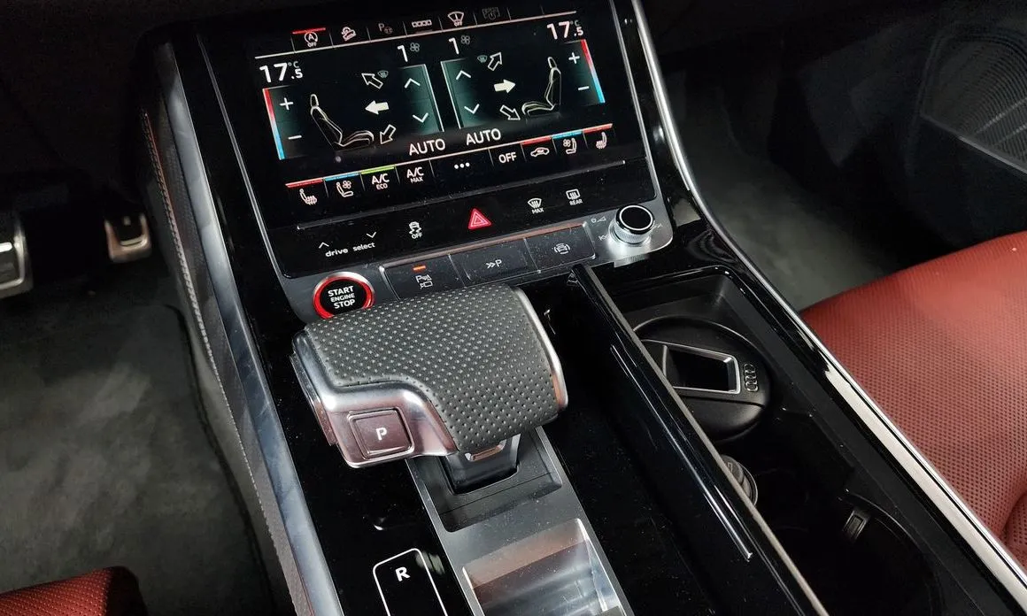 Audi SQ7 2025 из KR, фото 9