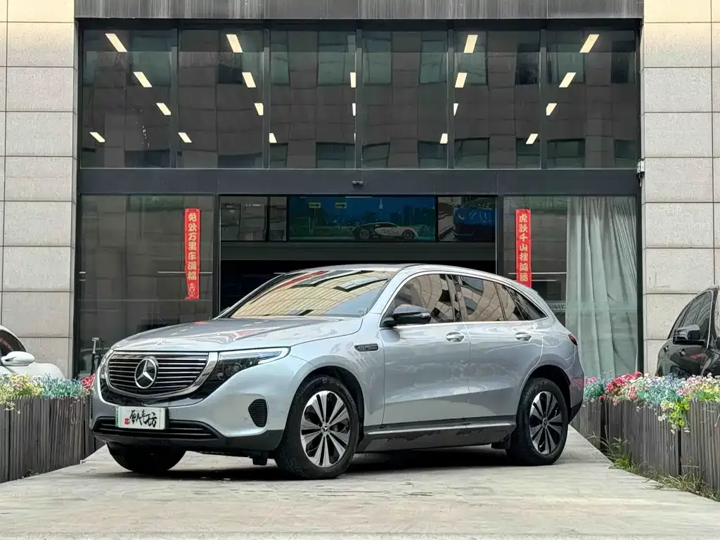 Mercedes-Benz EQC — фото 1