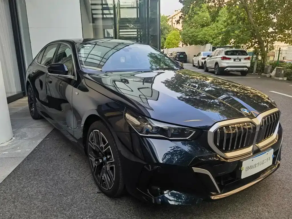 BMW 5 Series — фото 10