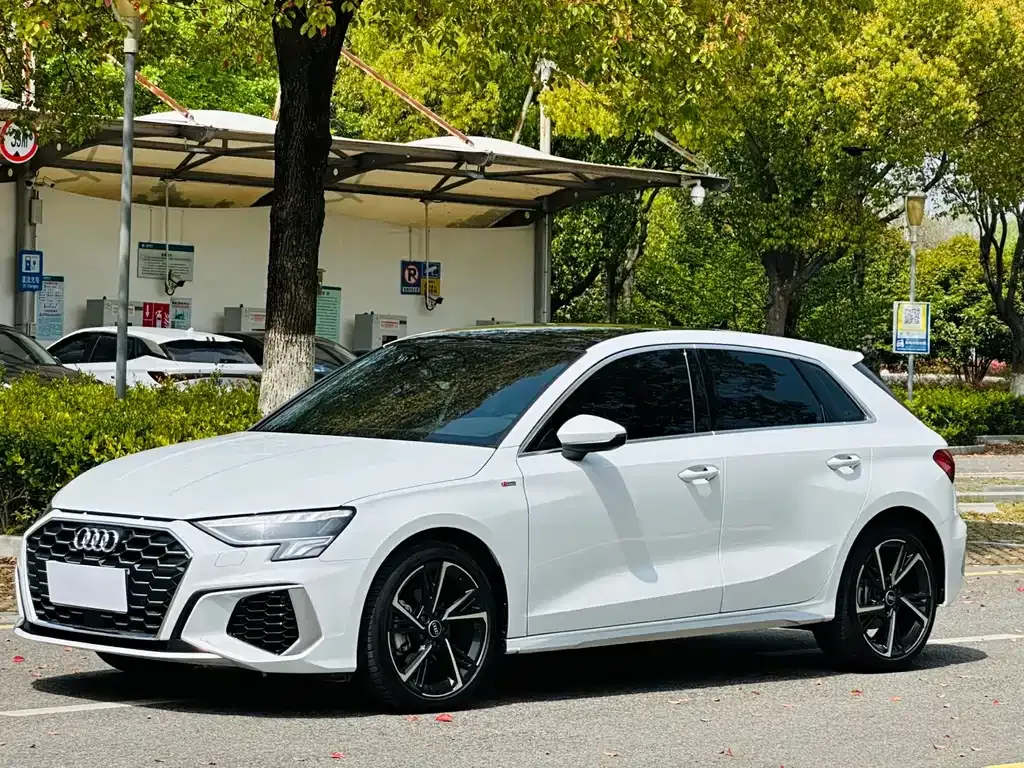 Audi A3 — фото 1