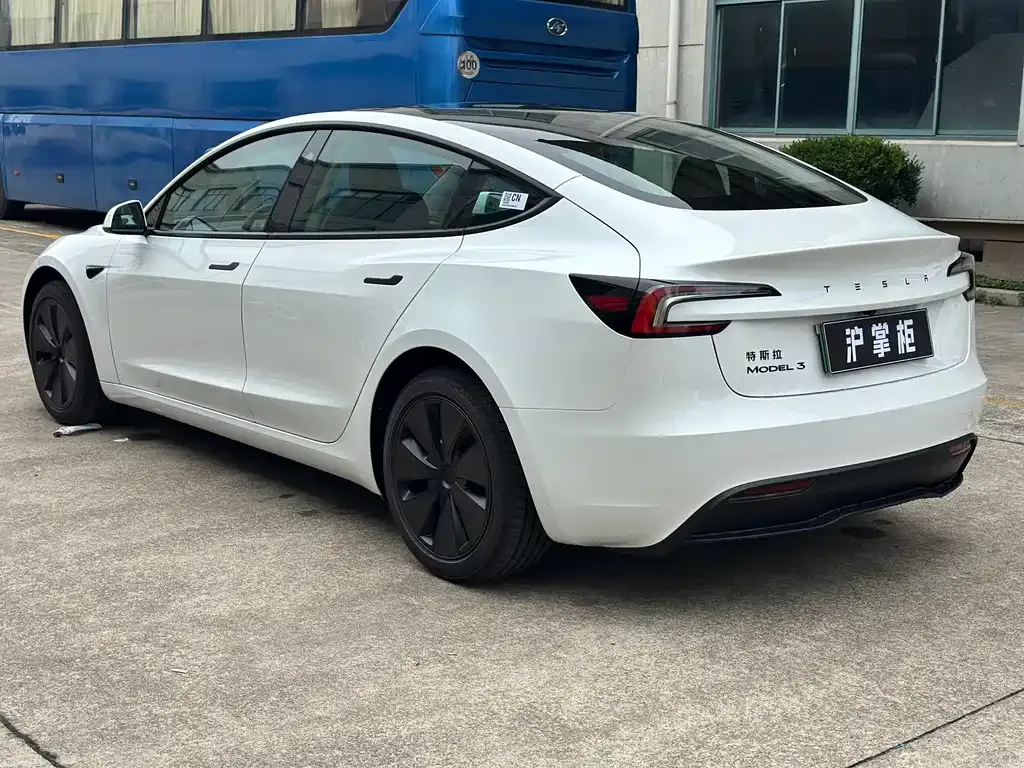Tesla Model 3 — фото 8