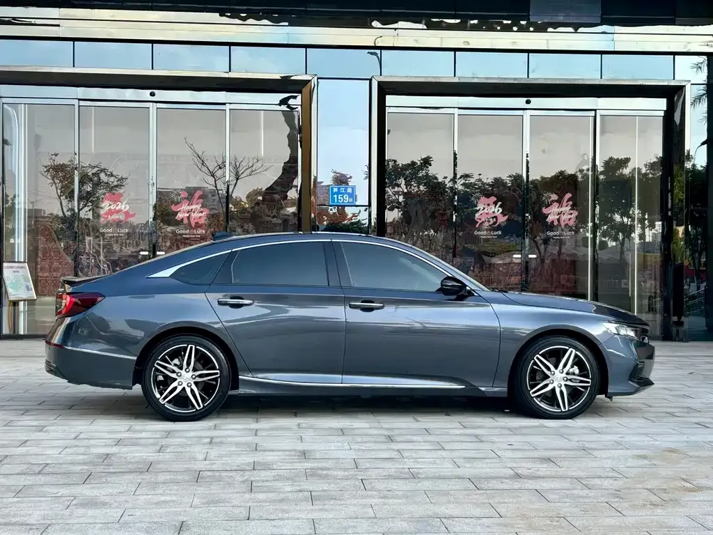 Honda Accord — фото 7