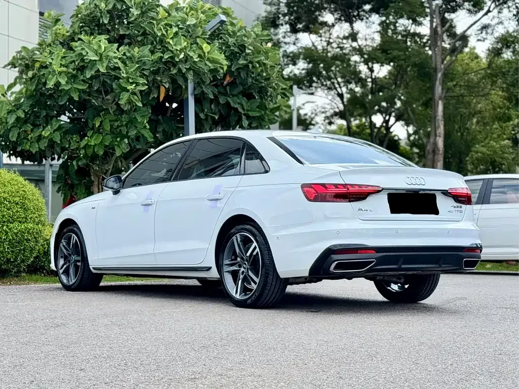 Audi A4L — фото 5