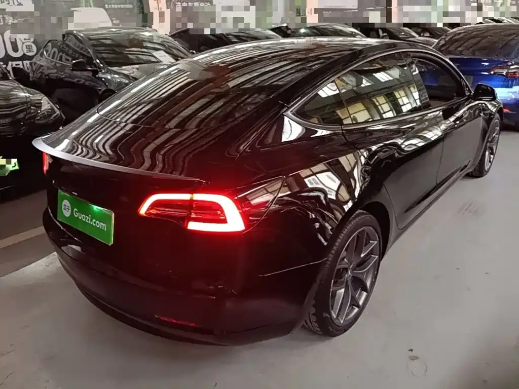 Tesla Model 3 — фото 10