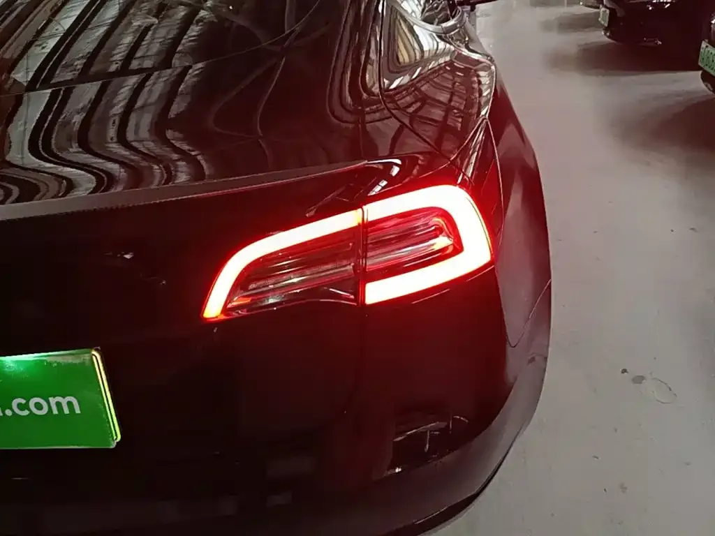 Tesla Model 3 — фото 6