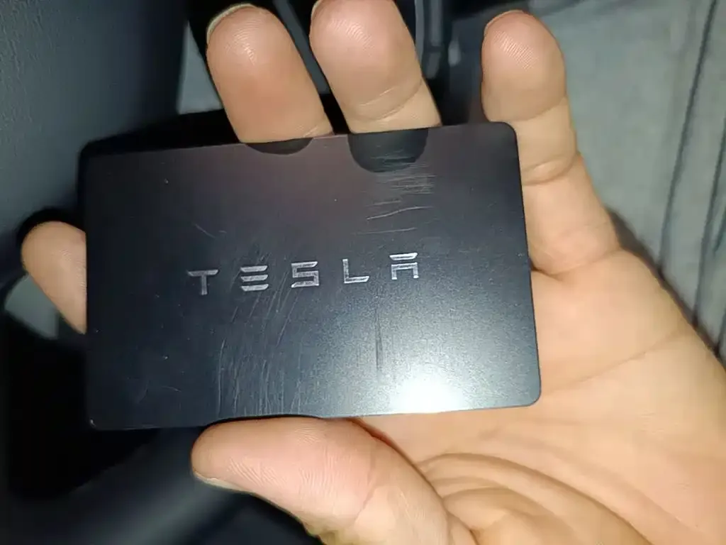 Tesla Model 3 — фото 3
