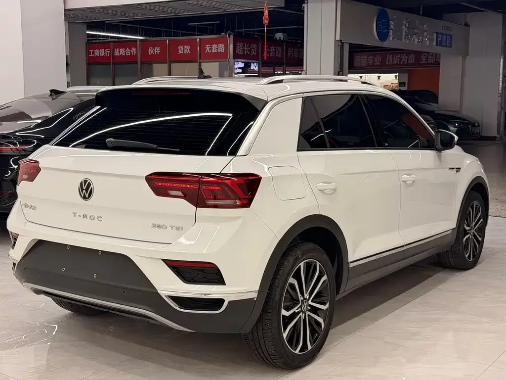 Volkswagen T-Roc — фото 6
