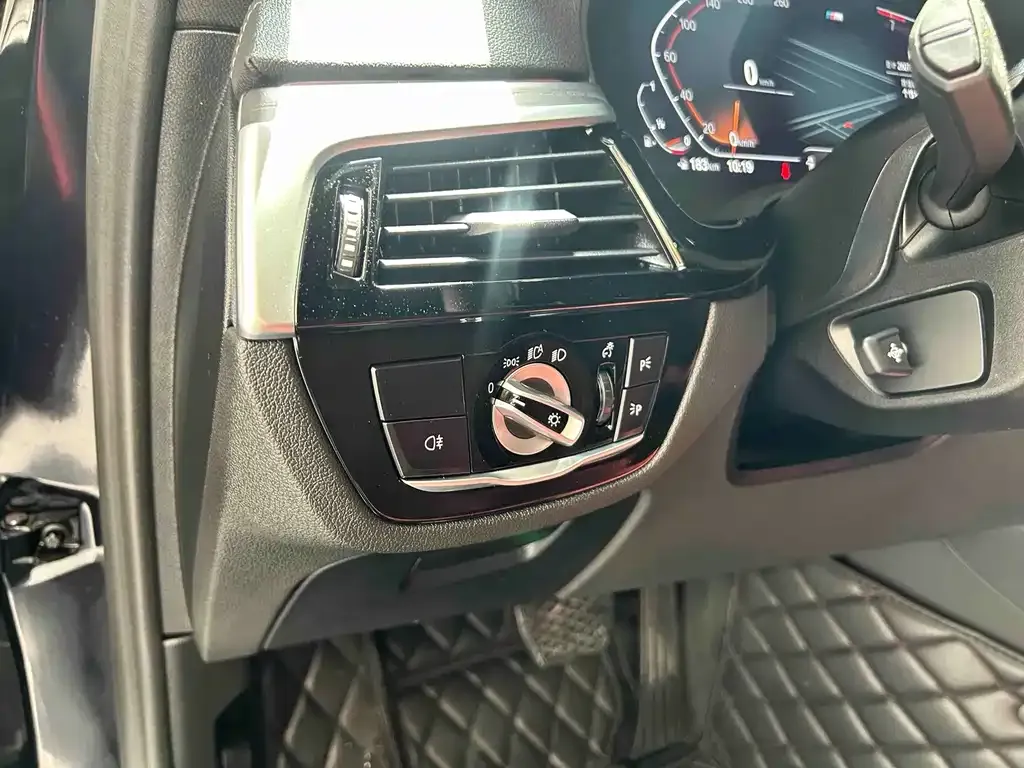 BMW 5 Series — фото 10