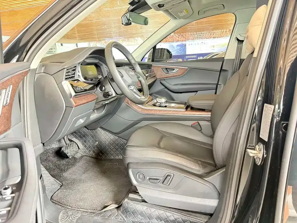 Audi Q7 2024 из CN, фото 9