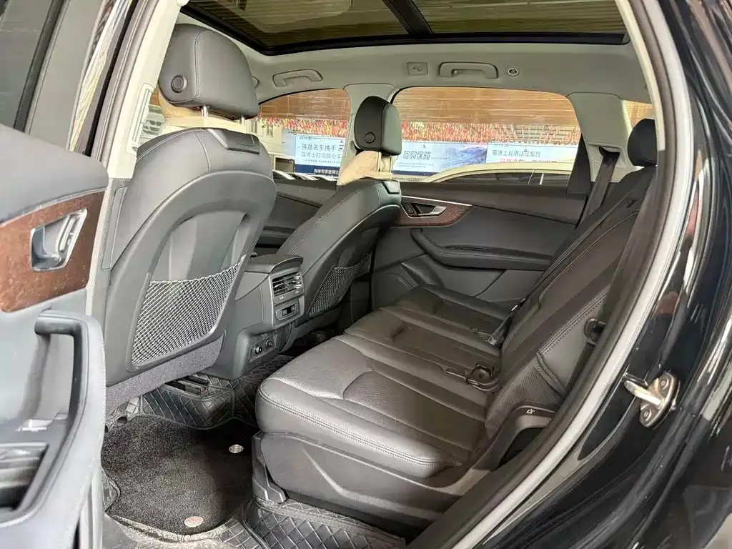 Audi Q7 2024 из CN, фото 4