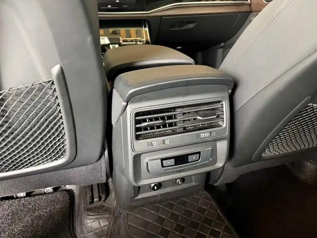 Audi Q7 2024 из CN, фото 6