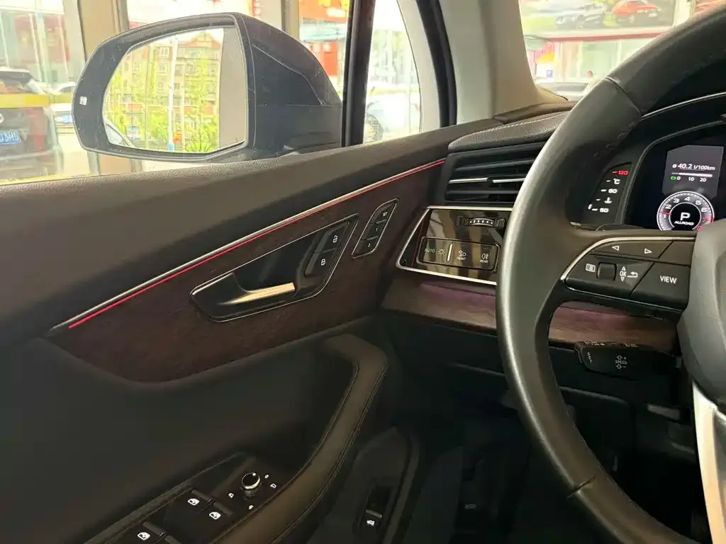 Audi Q7 2024 из CN, фото 8