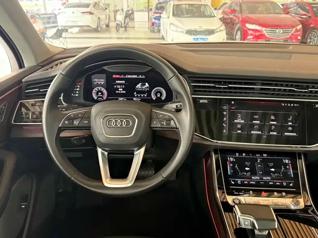 Audi Q7 2024 из CN, фото 5