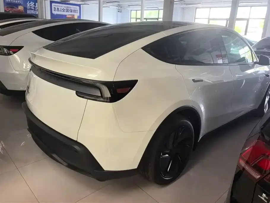 Tesla Model Y — фото 4