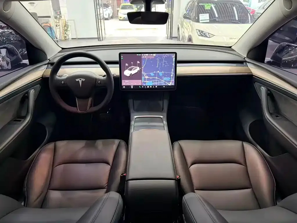 Tesla Model Y — фото 7