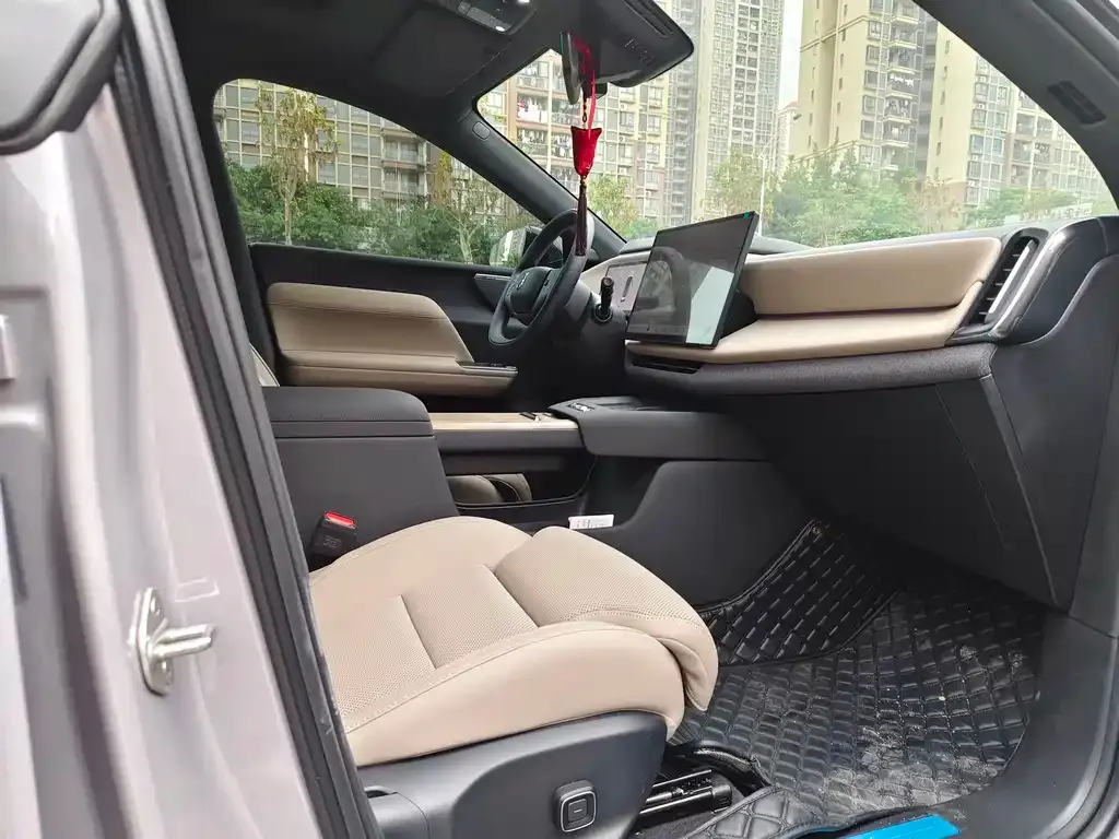 Volvo XC70 Plug-in Hybrid 2025 из CN, фото 6