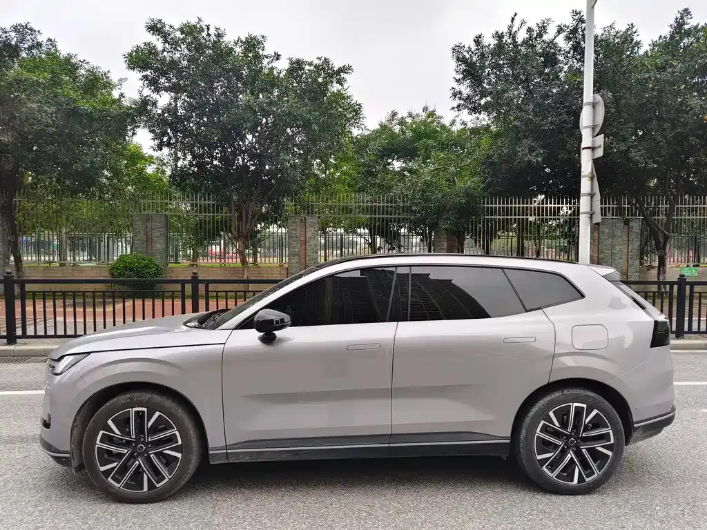 Volvo XC70 Plug-in Hybrid 2025 из CN, фото 9