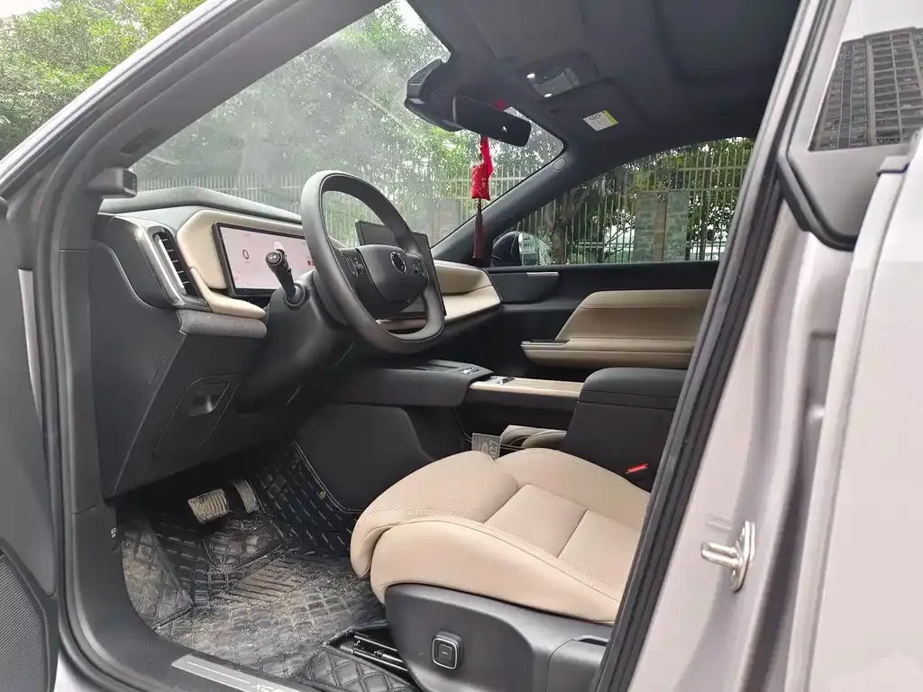 Volvo XC70 Plug-in Hybrid 2025 из CN, фото 7