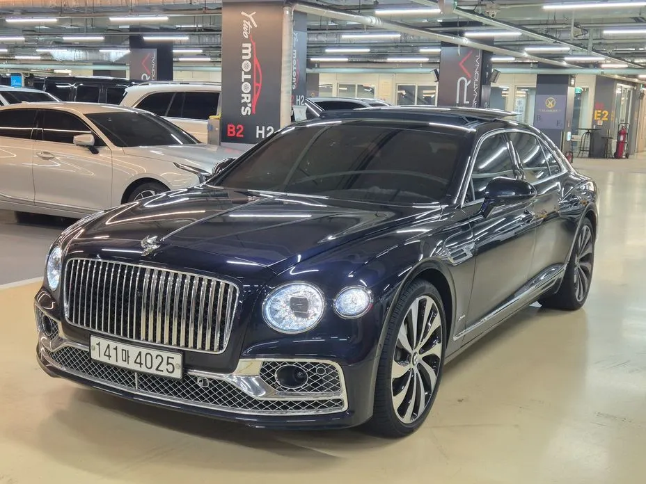 Bentley Flying Spur — фото 1