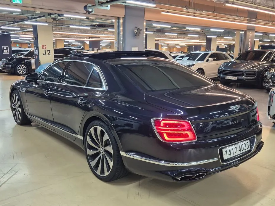 Bentley Flying Spur — фото 6