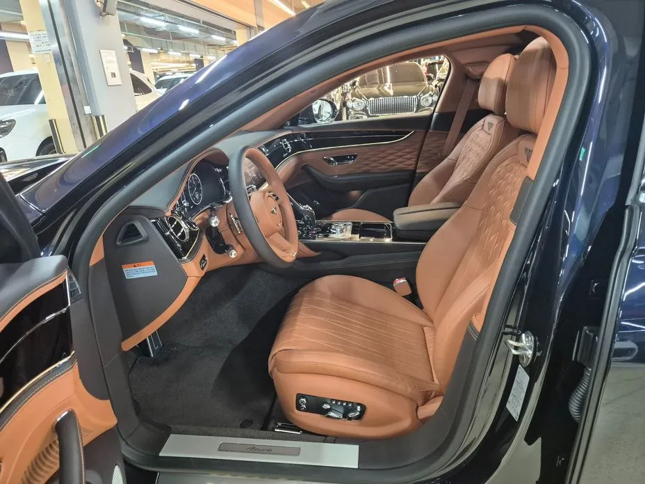 Bentley Flying Spur — фото 3