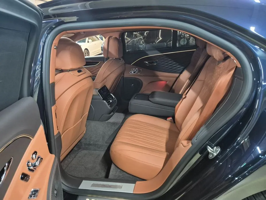 Bentley Flying Spur — фото 7