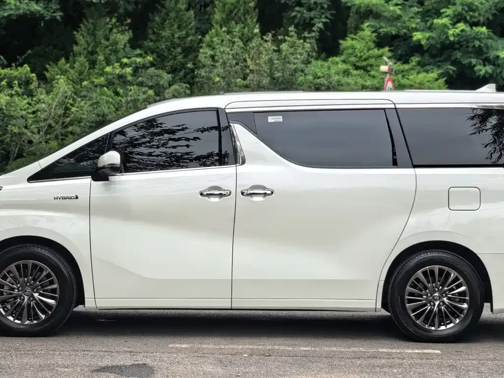 Toyota Vellfire — фото 3