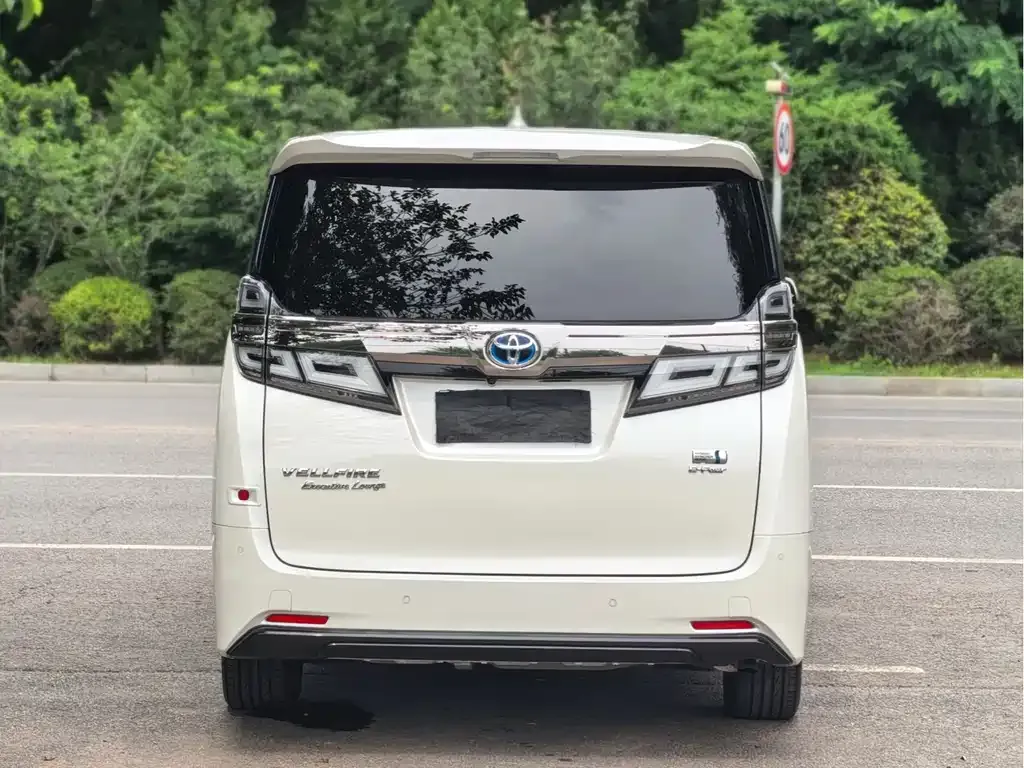 Toyota Vellfire — фото 8