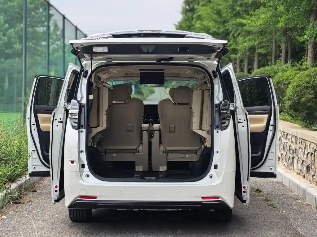 Toyota Vellfire — фото 6