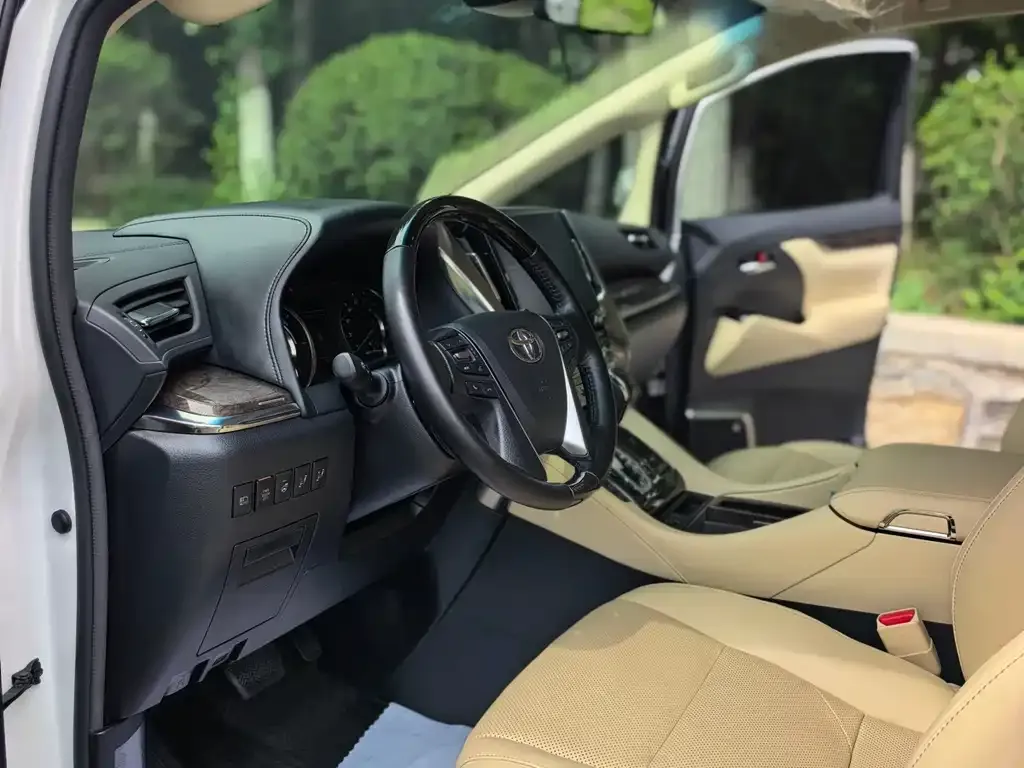 Toyota Vellfire — фото 5
