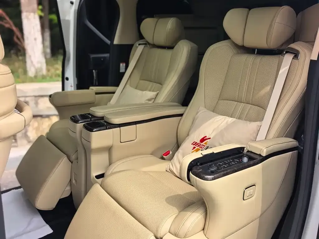 Toyota Vellfire — фото 7