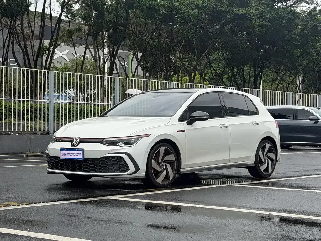 Volkswagen Golf GTI