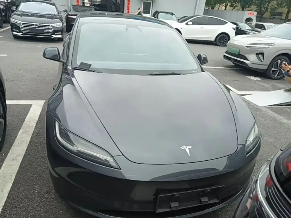 Tesla Model 3 — фото 9