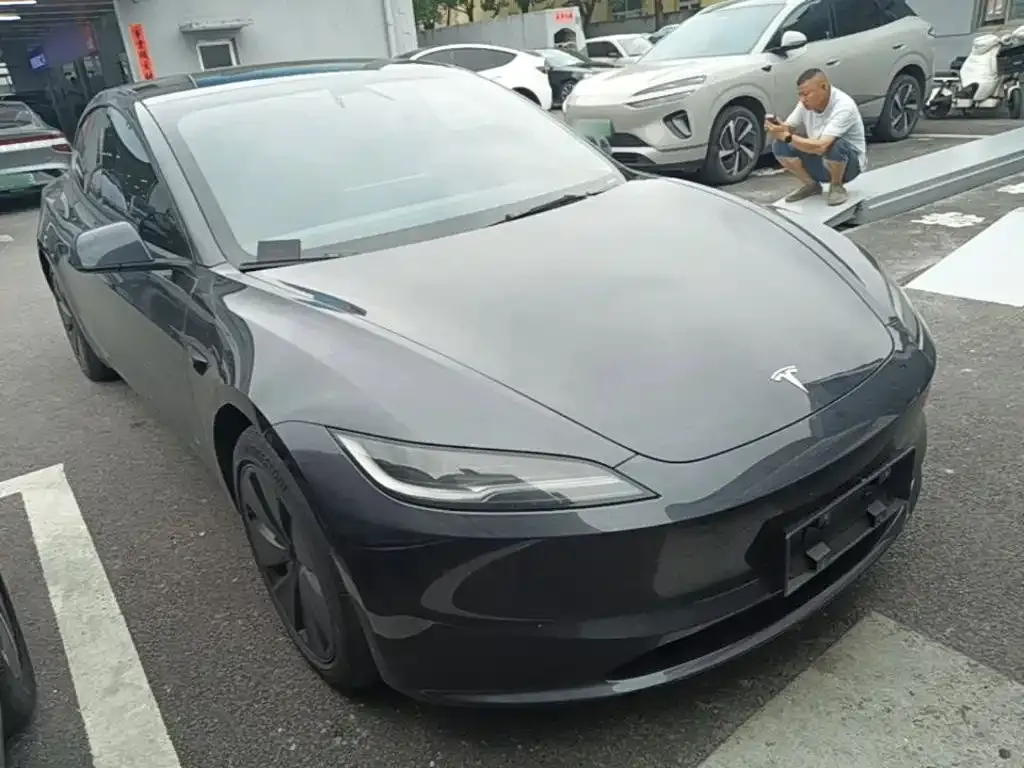 Tesla Model 3 — фото 10