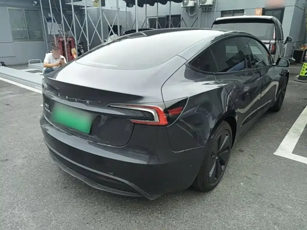 Tesla Model 3 — фото 4