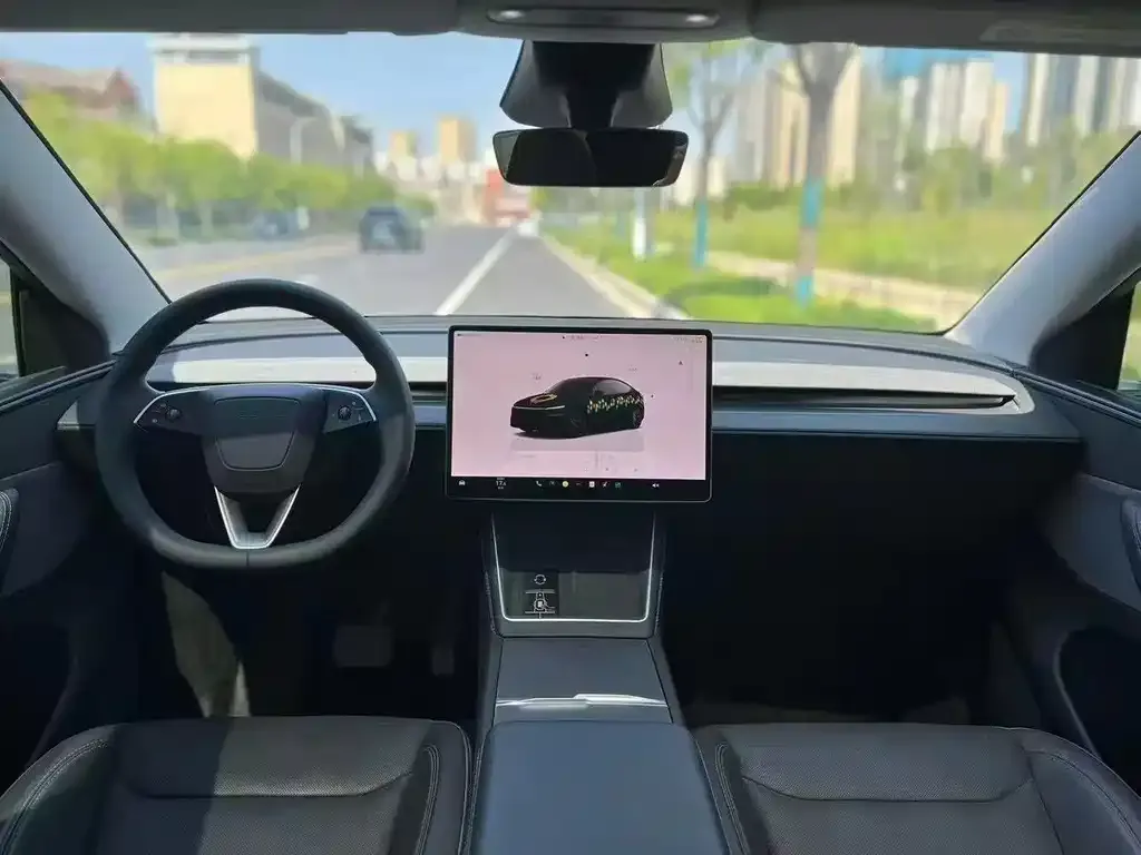 Tesla Model Y — фото 2