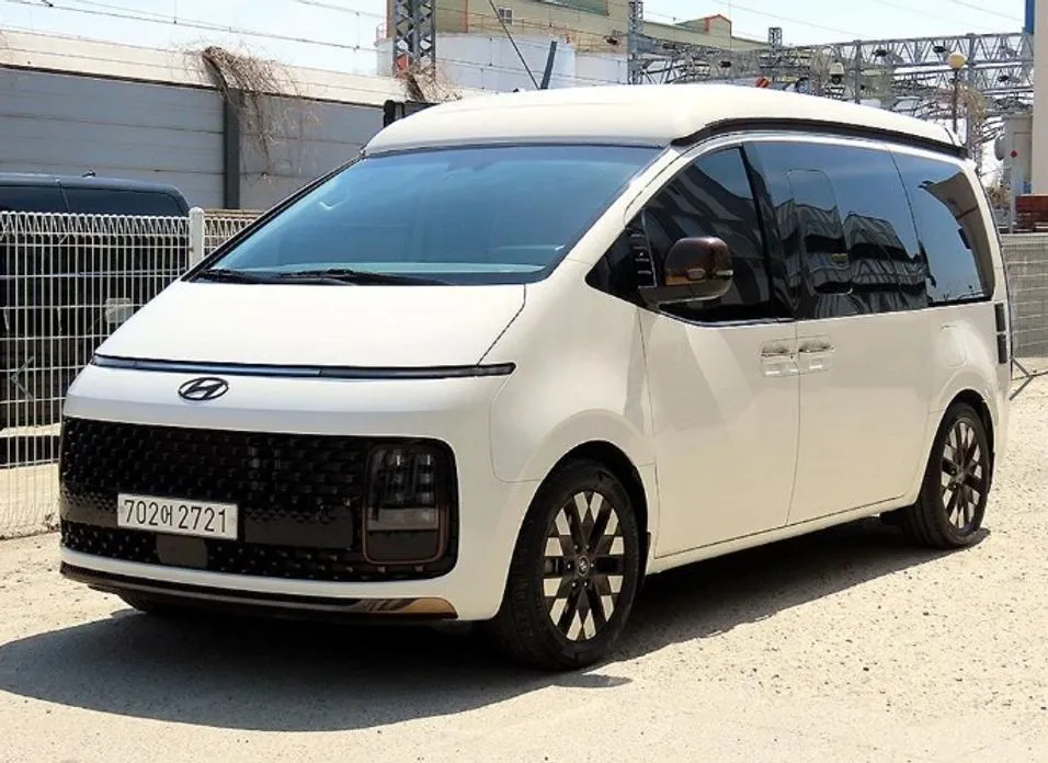 Hyundai Staria 2WD Camping Car 1