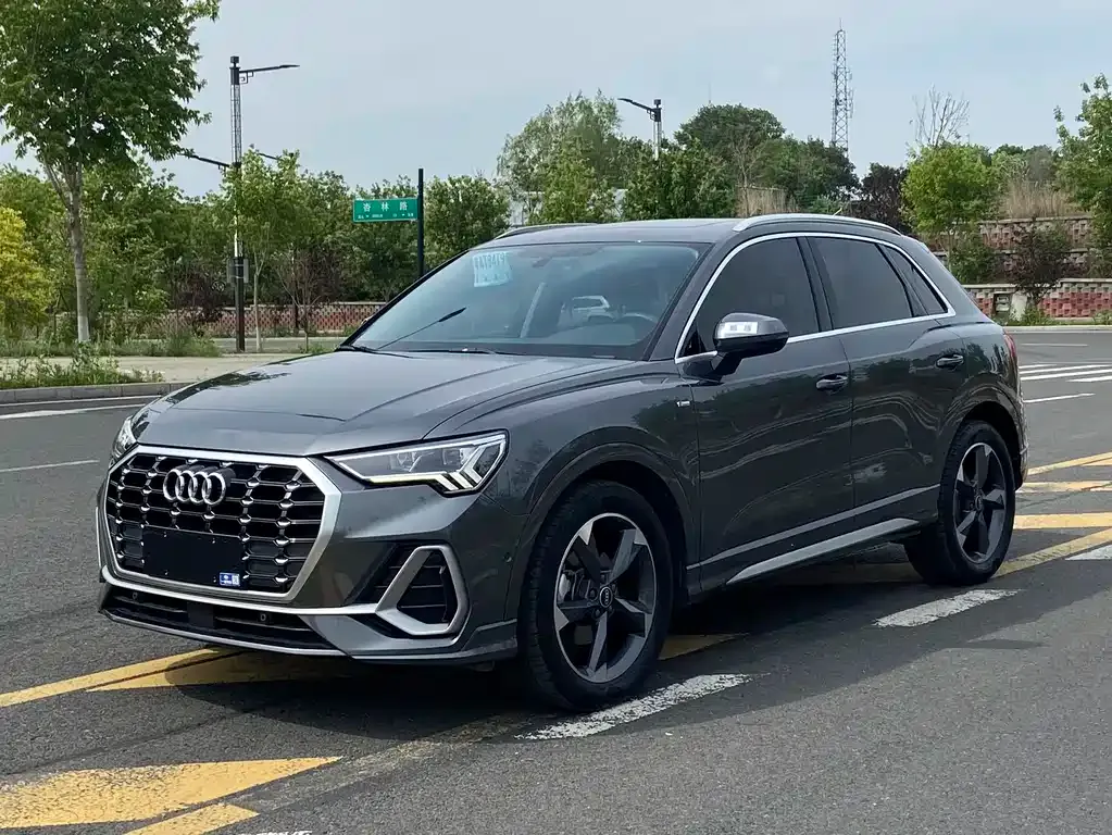 Audi Q3 — фото 1