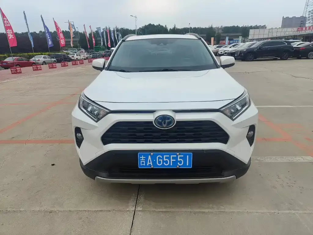 Toyota RAV4 — фото 7