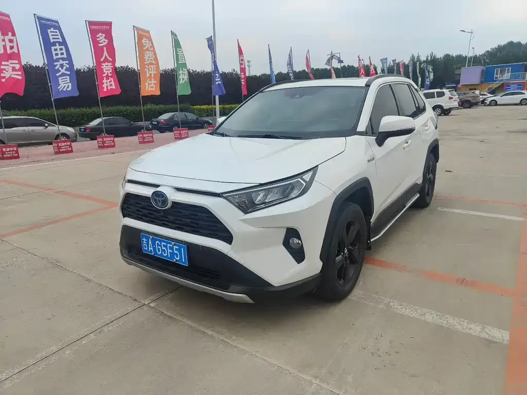 Toyota RAV4 — фото 3