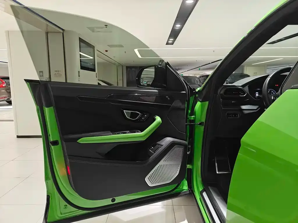 Lamborghini Urus 2021 из CN, фото 2