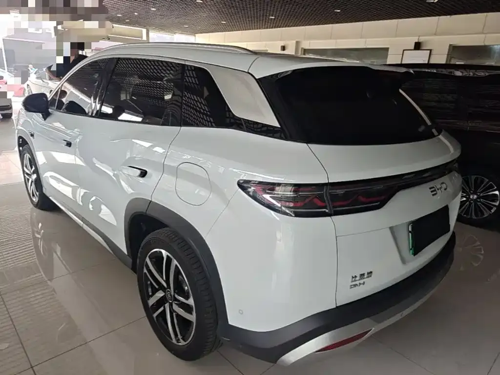 BYD L DM-i — фото 8
